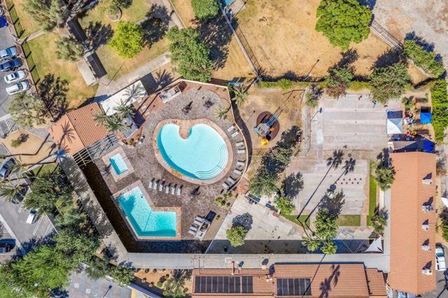 77590 California Drive, Palm Desert CA: https://media.crmls.org/mediaz/6ec03b00-2e42-49ea-b94f-7844ddc743f3.jpg
