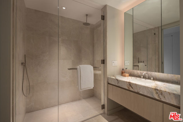 9200 Wilshire Blvd, Beverly Hills CA: https://media.crmls.org/mediaz/6ec05cd0-cb84-43b0-9539-7097f2ef39b6.jpg