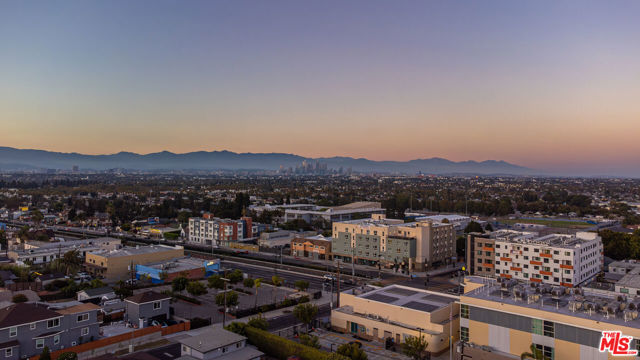5325 S Victoria Avenue, Los Angeles CA: https://media.crmls.org/mediaz/6ec0c69d-a64b-4a4a-b982-ea59f88c365c.jpg
