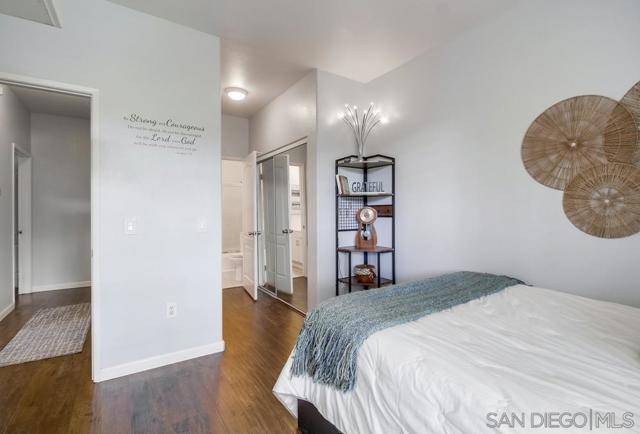 3534 Caminito El Rincon, San Diego CA: https://media.crmls.org/mediaz/6ec12929-0ba6-4cb0-8b4b-f077f82901f0.jpg