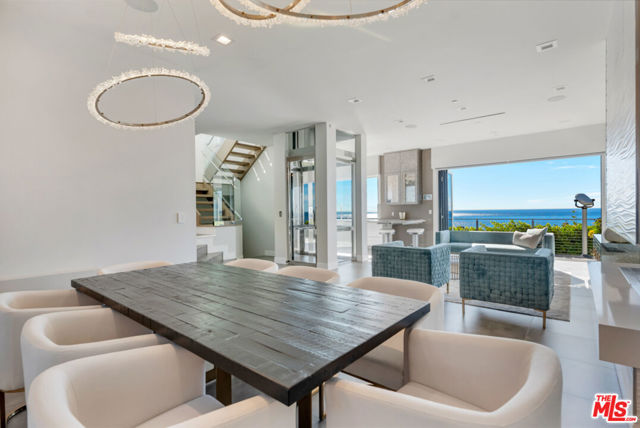 25423 Malibu Road, Malibu CA: https://media.crmls.org/mediaz/6ec17bb3-1039-4a02-b1bc-be52a783a850.jpg
