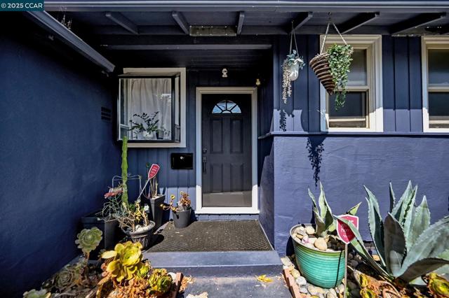 3189 Fitzpatrick Dr, Concord CA: https://media.crmls.org/mediaz/6ec1add3-8208-4270-a9f7-e826dda90c25.jpg