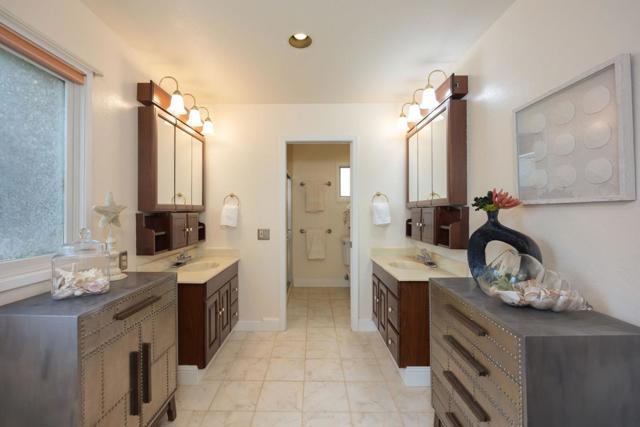 1077 Pearl Avenue, Moss Beach CA: https://media.crmls.org/mediaz/6ec1bccb-3942-4611-9587-eabf537ff4f4.jpg