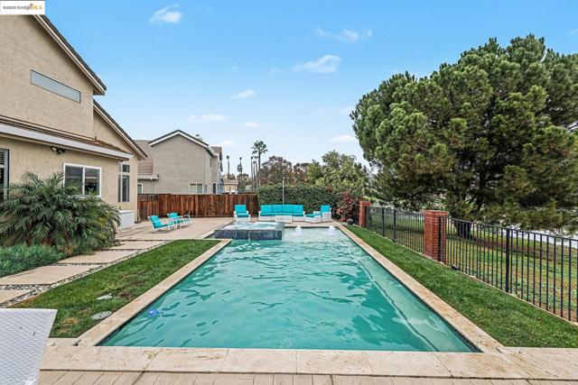 2127 Prestwick Dr, Discovery Bay CA: https://media.crmls.org/mediaz/6ec21b02-e823-44eb-93da-4d801b6c0416.jpg