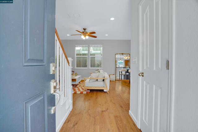 218 Ladybug Ln, Martinez CA: https://media.crmls.org/mediaz/6ec361eb-e54c-434d-8d35-1dd7a4b0fff8.jpg
