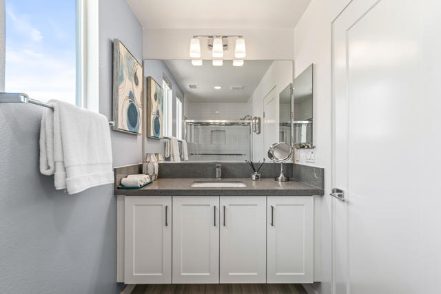 176 Vibe Way, Palm Springs CA: https://media.crmls.org/mediaz/6ec3bf3f-2e7e-4075-85ef-7d6513571082.jpg