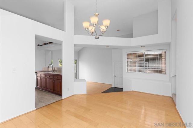 8585 Via Mallorca, La Jolla CA: https://media.crmls.org/mediaz/6ec3cd2d-a3e8-4976-9176-da7c664292a3.jpg
