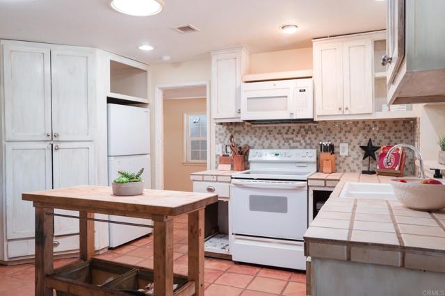 Detail Gallery Image 3 of 26 For 13965 Woods Valley Road, Valley Center,  CA 92082 - 3 Beds | 2 Baths