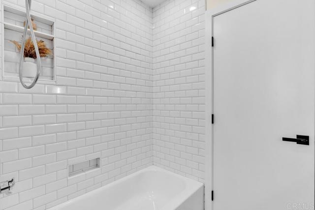 1165 Oak Drive, Vista CA: https://media.crmls.org/mediaz/6ec45a23-5283-423c-92d4-4f2b59120d09.jpg