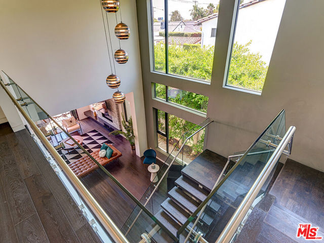 6360 Maryland Drive, Los Angeles CA: https://media.crmls.org/mediaz/6ec51e8c-99cd-4db3-bff1-9ad851aa242c.jpg