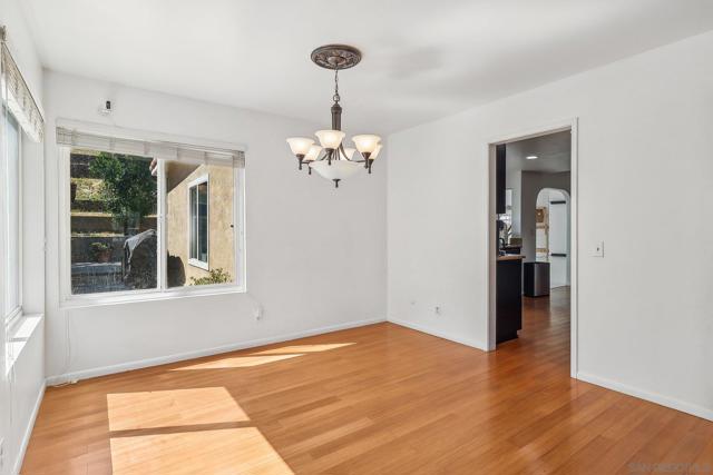 712 Paseo Del Rey, Chula Vista CA: https://media.crmls.org/mediaz/6ec57700-15c2-418c-b9dc-91021ad70c61.jpg