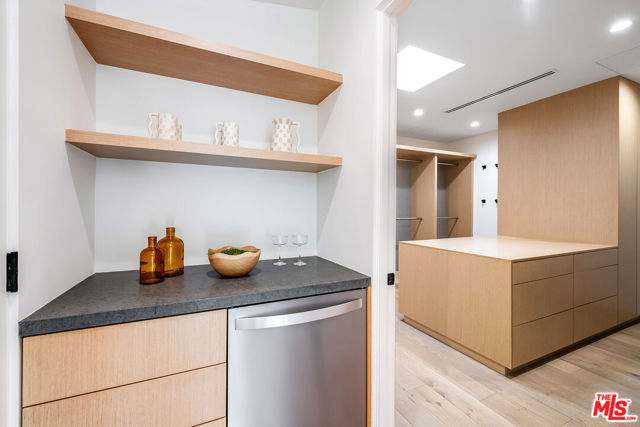 1620 Electric Avenue, Venice CA: https://media.crmls.org/mediaz/6ec57ff1-dd23-4fb7-ad67-e2f7d78aa7c6.jpg