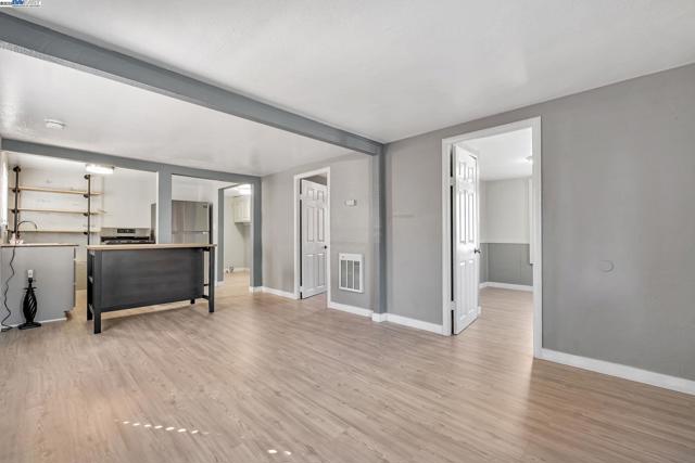 118 Sycamore St, Fremont CA: https://media.crmls.org/mediaz/6ec5b7f6-89bd-4b9c-80ca-f689187dbce0.jpg