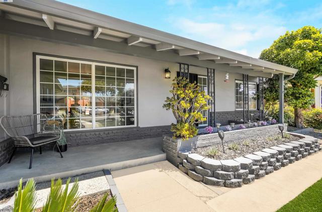 30566 Prestwick Ave, Hayward CA: https://media.crmls.org/mediaz/6ec60491-90c2-458d-9ec6-b3022da9aa28.jpg