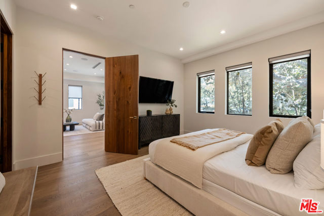 4299 Elmer Avenue, Studio City CA: https://media.crmls.org/mediaz/6ec630fd-1716-4885-bee9-11215a913500.jpg