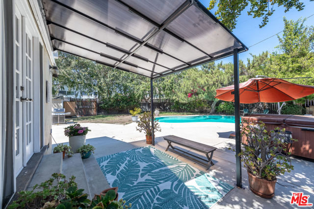 5454 Agnes Avenue, Valley Village CA: https://media.crmls.org/mediaz/6ec642a1-5edd-4fb6-a4e6-9efee216b5af.jpg