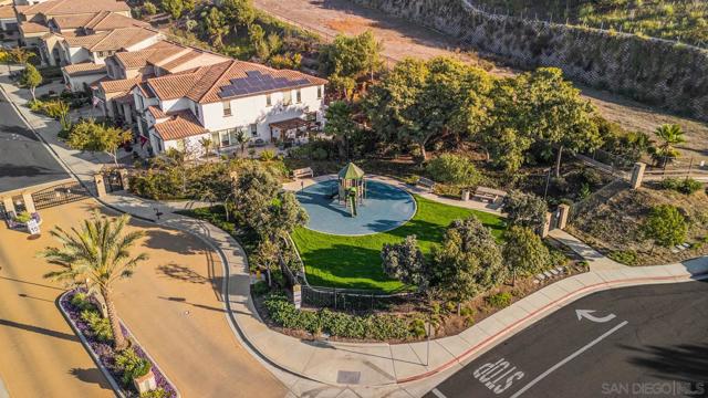 542 Adobe Estates Dr, Vista CA: https://media.crmls.org/mediaz/6ec6a181-5c91-4f78-a78c-9c56e5e4c5d5.jpg