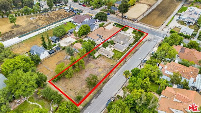 28461 Driver Avenue, Agoura Hills CA: https://media.crmls.org/mediaz/6ec6d5d3-41ba-4ee7-b99e-5b2bc89e3e94.jpg