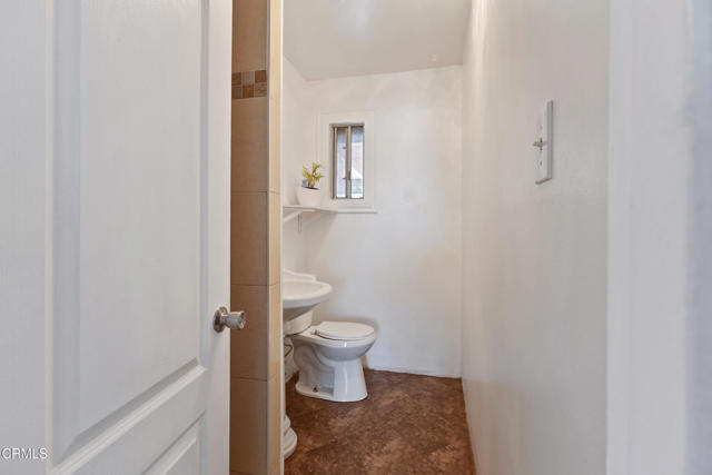 1515 N 6th Place, Port Hueneme CA: https://media.crmls.org/mediaz/6ec71c18-118b-428c-a51c-ba895b8e5f3a.jpg