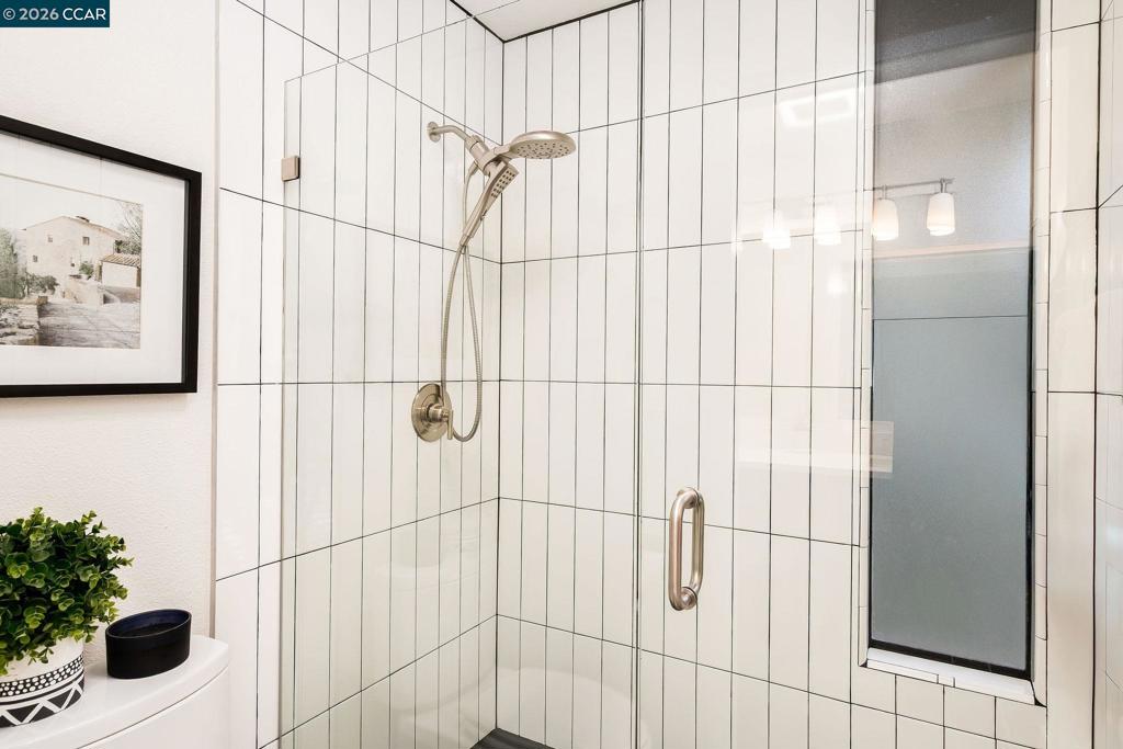 https://media.crmls.org/mediaz/6ec721af-a512-486a-8f47-4e55b9495484.jpg?preset=X-Large