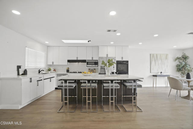 174 Wendy Drive, Thousand Oaks CA: https://media.crmls.org/mediaz/6ec7bf98-e30b-4125-803b-3ae23fe99e2c.jpg