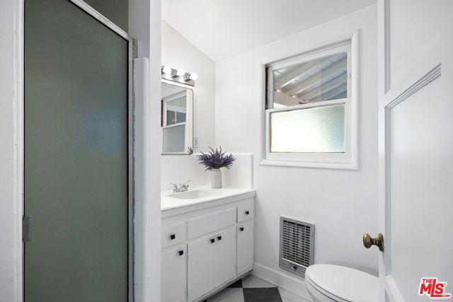 15519 Huston Street, Encino CA: https://media.crmls.org/mediaz/6ec7d706-13cf-4fd0-9d83-020b95c89c02.jpg