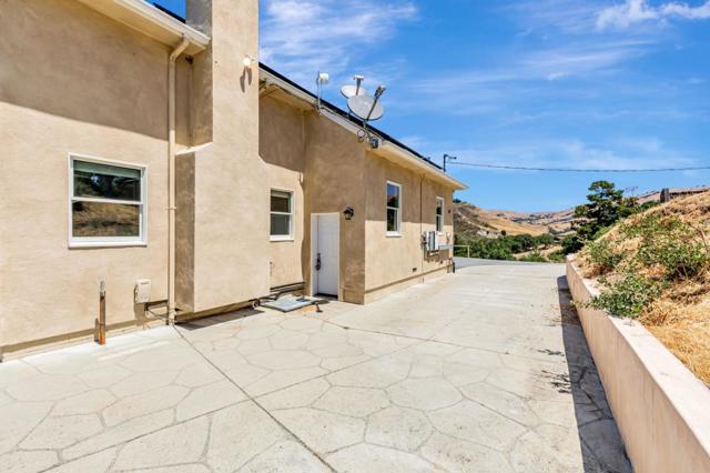 28837 Underwood Road,  CA: https://media.crmls.org/mediaz/6ec86da6-5ded-4bf2-bf45-61b13795eee9.jpg