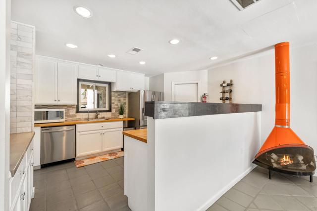 1862 N Nogales Way, Palm Springs CA: https://media.crmls.org/mediaz/6ec8aab6-81f0-4b5f-9337-964e2abe79d7.jpg