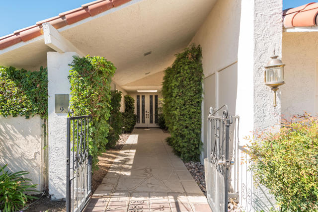 9 Wake Forest Court, Rancho Mirage CA: https://media.crmls.org/mediaz/6ec8c3b4-fad9-4af6-8645-fa64491b6e36.jpg