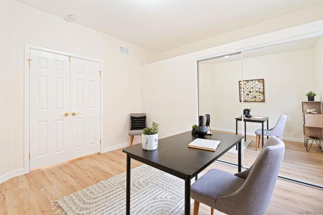 2064 White Birch Dr, Vista CA: https://media.crmls.org/mediaz/6ec8ea91-c4eb-40cf-bbe5-843f52f20347.jpg