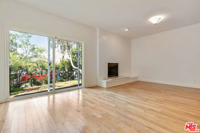 828 Westmount Drive, West Hollywood CA: https://media.crmls.org/mediaz/6ec9158b-4520-4895-830a-e95ee62f693d.jpg