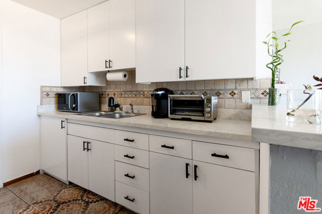 23901 Civic Center Way, Malibu CA: https://media.crmls.org/mediaz/6ec92589-fd9f-4037-a069-c4f52b28f1d6.jpg