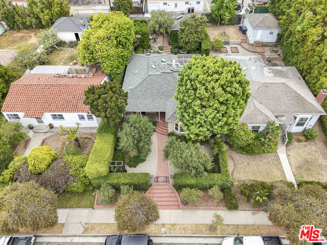 2926 Urban Avenue, Santa Monica CA: https://media.crmls.org/mediaz/6ec94a42-f9f9-4c9c-bc03-69c1e2b81d0d.jpg