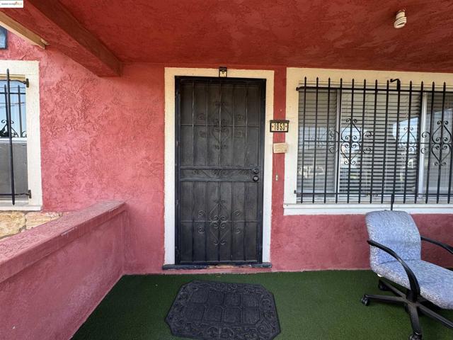 1953 102nd Ave, Oakland CA: https://media.crmls.org/mediaz/6ec9660d-b323-4d6a-9b7b-3e3f1da45961.jpg