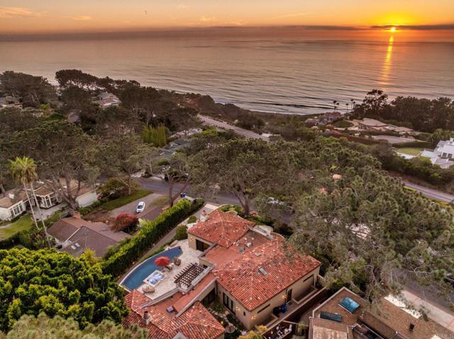 271 Ocean View Ave, Del Mar CA: https://media.crmls.org/mediaz/6ec9a83a-3165-4da4-8263-baf4b5ba5b01.jpg