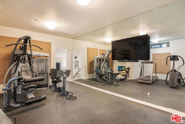 1573 Sunset Plaza Drive, Los Angeles CA: https://media.crmls.org/mediaz/6ec9b565-a78f-4eaf-8c55-9857c0707a03.jpg