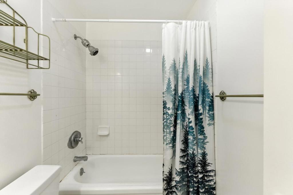 https://media.crmls.org/mediaz/6ec9d8d0-8fd2-4615-b94d-e1a011b01c41.jpg?preset=X-Large