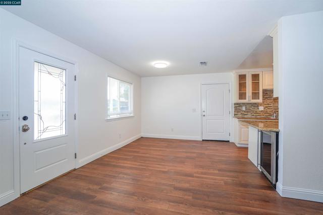 81 Pioneer Ct, Oakley CA: https://media.crmls.org/mediaz/6ec9fe1d-18d4-4d1e-8413-2125349f095d.jpg