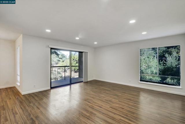 440 N Civic Dr, Walnut Creek CA: https://media.crmls.org/mediaz/6eca1a31-411e-4b3b-af25-0e79970b395f.jpg