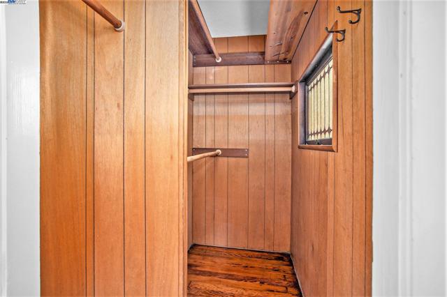 2120 Encinal Ave, Alameda CA: https://media.crmls.org/mediaz/6eca59ad-3f83-4d01-8c56-4a5f7256c5da.jpg