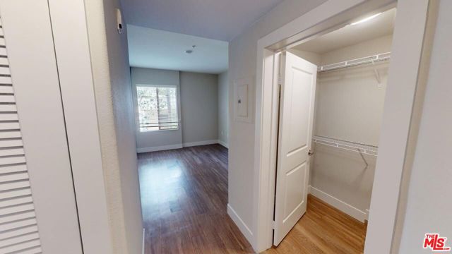 1060 GLENDON Avenue, Los Angeles CA: https://media.crmls.org/mediaz/6ecaa10b-cb24-4af7-bd96-5c7df4b6d71d.jpg