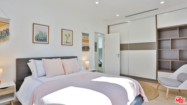 842 S Ogden Drive, Los Angeles CA: https://media.crmls.org/mediaz/6ecad91d-2292-4eb8-b123-3a4e9680fb94.jpg