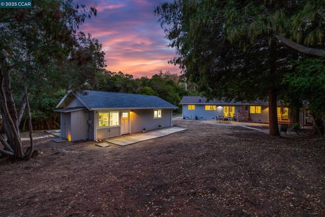 40 Loma Vista, Walnut Creek CA: https://media.crmls.org/mediaz/6ecb1a6b-d1b6-4029-a445-7f81cedb2209.jpg