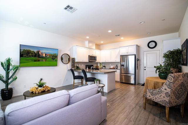 Detail Gallery Image 1 of 28 For 1291 Camino Carmelo #148,  Chula Vista,  CA 91913 - 3 Beds | 2/1 Baths