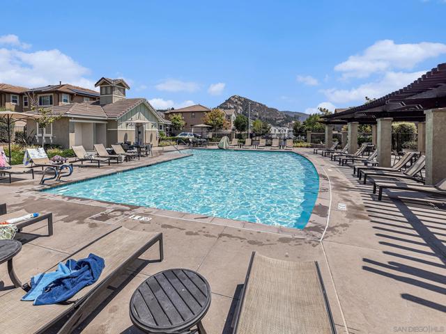 35406 Brown Galloway Ln, Fallbrook CA: https://media.crmls.org/mediaz/6ecc0716-1761-46cf-90e9-c95789805d54.jpg