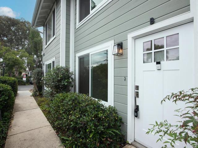 Detail Gallery Image 2 of 37 For 2525 Jefferson St #B,  Carlsbad,  CA 92008 - 2 Beds | 1/1 Baths