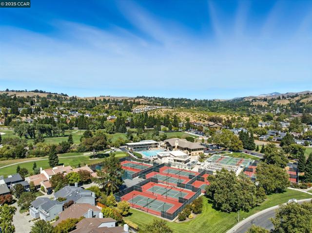1725 Spyglass Ln, Moraga CA: https://media.crmls.org/mediaz/6ecc8709-2c31-42b1-ae4e-4dd553511555.jpg