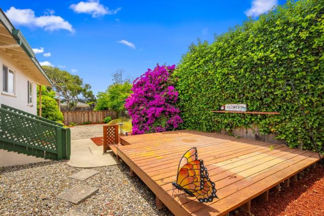 7 Setter Place, Monterey CA: https://media.crmls.org/mediaz/6ecce5f5-8f98-491e-a457-faf34488e9e8.jpg