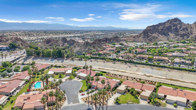 78565 Vista Del Fuente, Indian Wells CA: https://media.crmls.org/mediaz/6ecd4cdb-33e0-424b-a2a9-10cc21830867.jpg