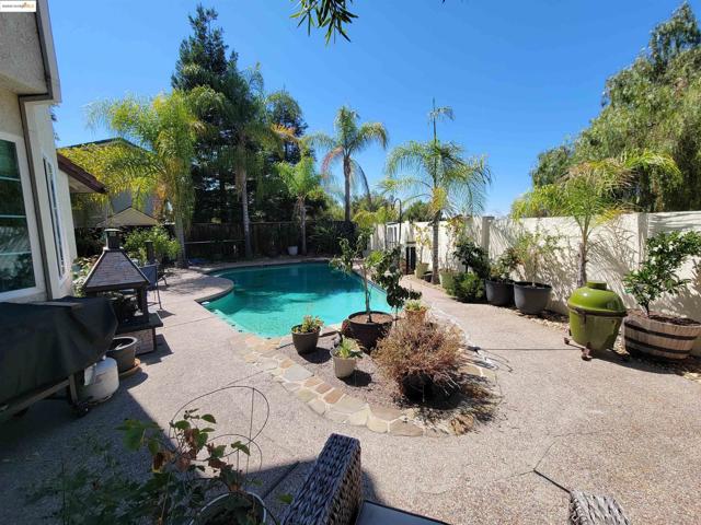 4729 Matterhorn Ct, Antioch CA: https://media.crmls.org/mediaz/6ecda879-06cf-4cb8-ac0d-370db2be9e6c.jpg